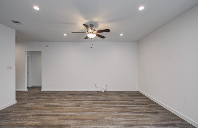 1130 Desert Willow Drive, Rosharon, TX 77583