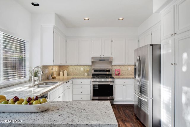 323 Ocho Rios Way, Oak Park, CA 91377