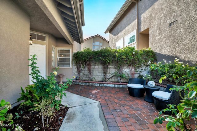 323 Ocho Rios Way, Oak Park, CA 91377