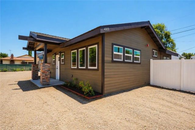 4809 Charlotte Way, Riverside, CA 92504