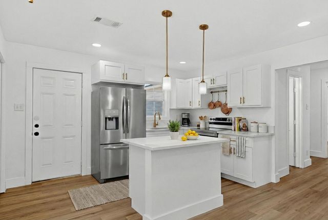 1332 Gaylord Drive, Dallas, TX 75217