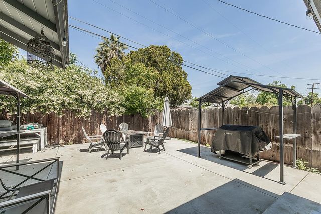 2937 E Willis Avenue, Fresno, CA 93726