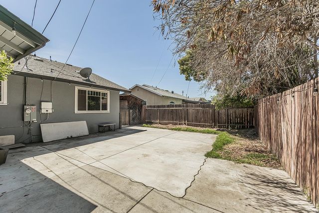 2937 E Willis Avenue, Fresno, CA 93726