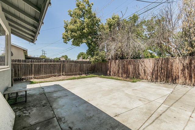 2937 E Willis Avenue, Fresno, CA 93726
