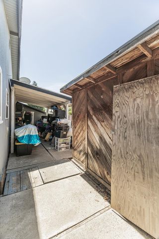 2937 E Willis Avenue, Fresno, CA 93726