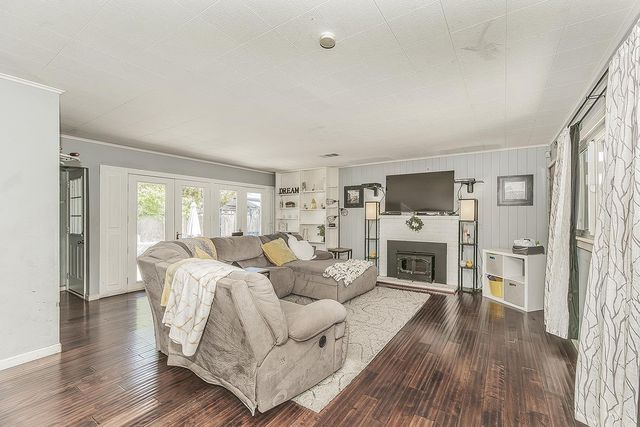 2937 E Willis Avenue, Fresno, CA 93726