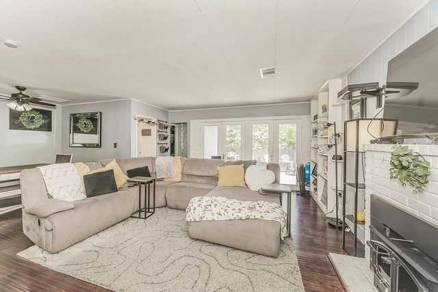 2937 E Willis Avenue, Fresno, CA 93726