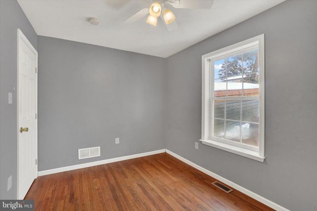 39 W GEORGE ST, Yoe, PA 17313