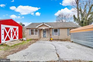 39 W GEORGE ST, Yoe, PA 17313