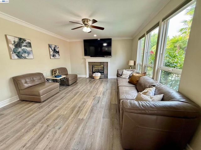1284 Riesling Cir, Livermore, CA 94550