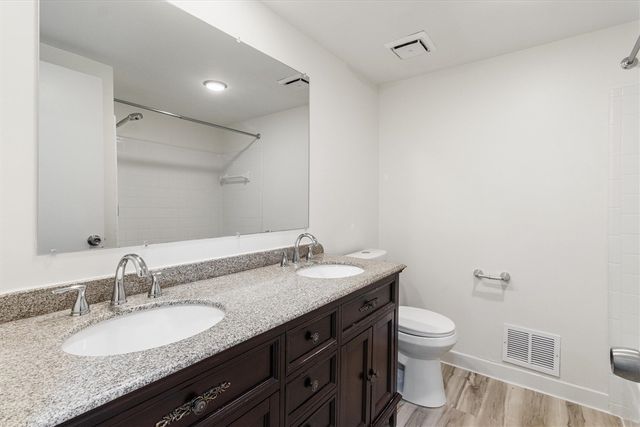 1735 Crestline Drive, Troy, MI 48083