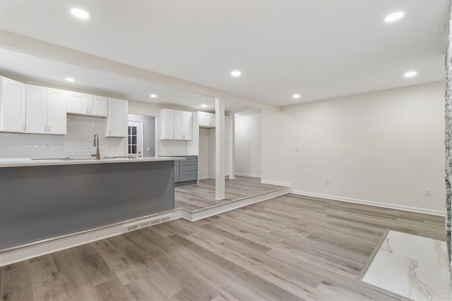 1735 Crestline Drive, Troy, MI 48083