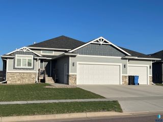 4013 S Home Plate Ave, Sioux Falls, SD 57110