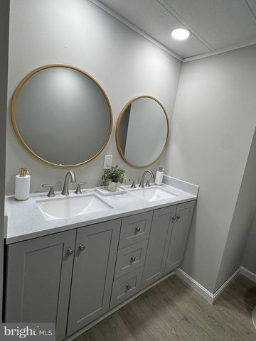 276 5TH, Lothian, MD 20711