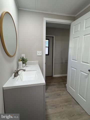 276 5TH, Lothian, MD 20711