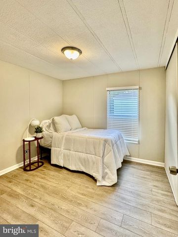 276 5TH, Lothian, MD 20711