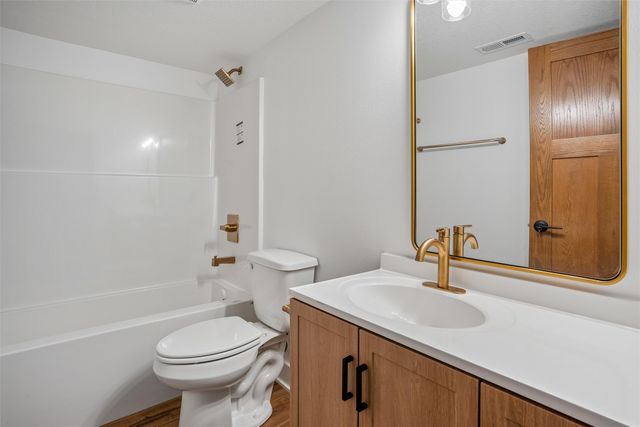 5380 Carter Court, Johnston, IA 50131