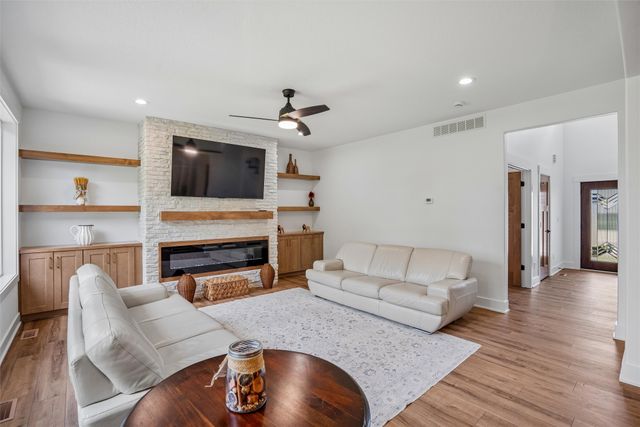 5380 Carter Court, Johnston, IA 50131