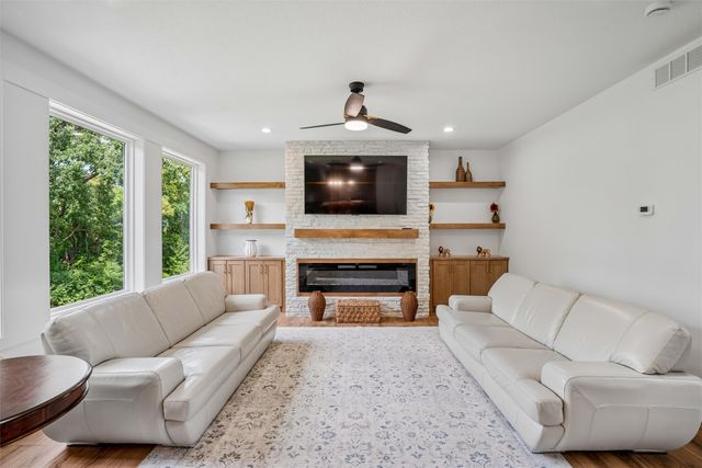 5380 Carter Court, Johnston, IA 50131