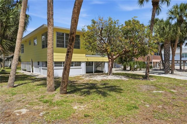 123 Andre Mar DR, Fort Myers Beach, FL 33931