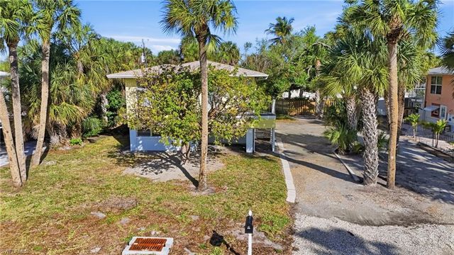 123 Andre Mar DR, Fort Myers Beach, FL 33931