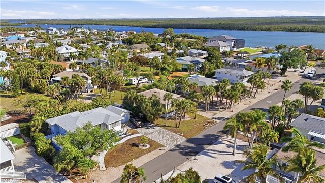 123 Andre Mar DR, Fort Myers Beach, FL 33931