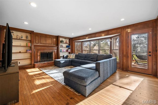 120 Hunters Pointe Drive, St Charles, MO 63304