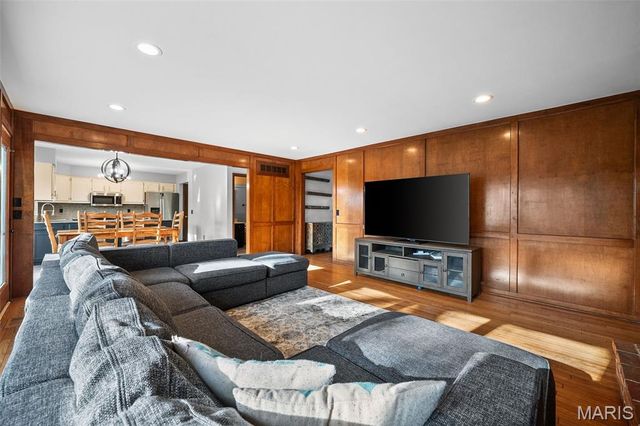 120 Hunters Pointe Drive, St Charles, MO 63304