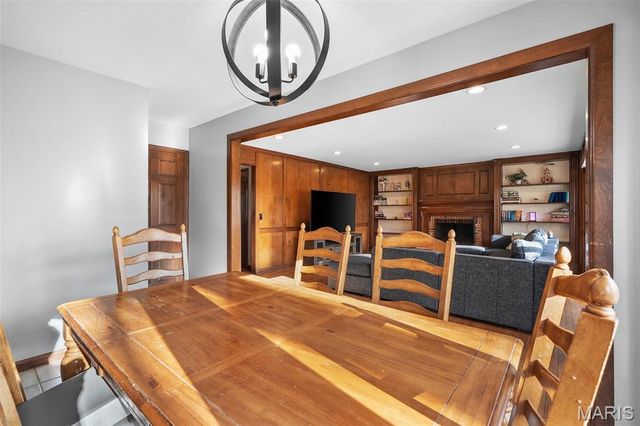 120 Hunters Pointe Drive, St Charles, MO 63304