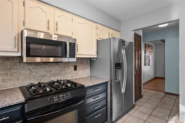 120 Hunters Pointe Drive, St Charles, MO 63304