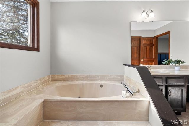 120 Hunters Pointe Drive, St Charles, MO 63304