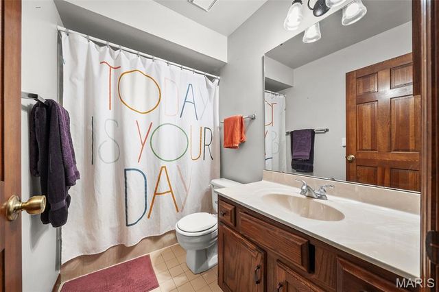 120 Hunters Pointe Drive, St Charles, MO 63304