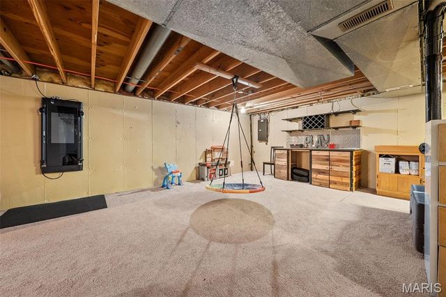 120 Hunters Pointe Drive, St Charles, MO 63304