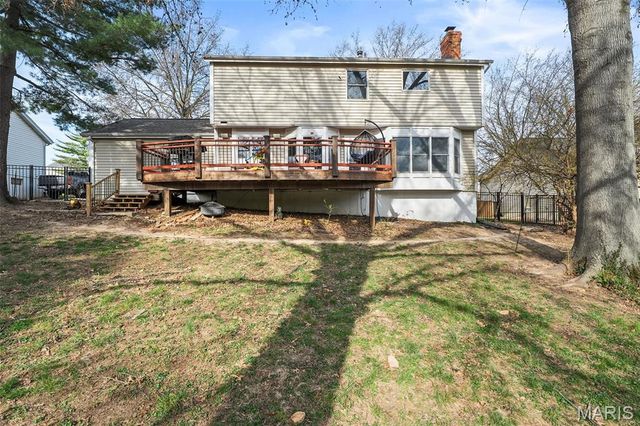 120 Hunters Pointe Drive, St Charles, MO 63304