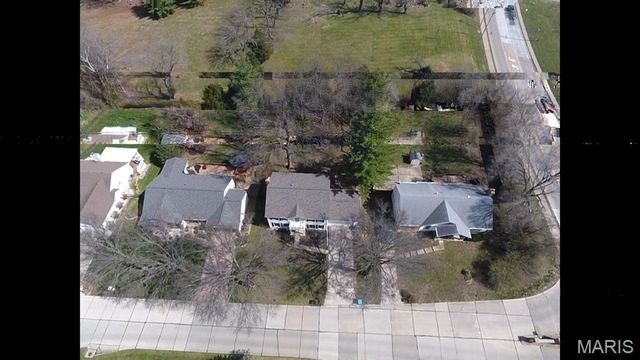 120 Hunters Pointe Drive, St Charles, MO 63304