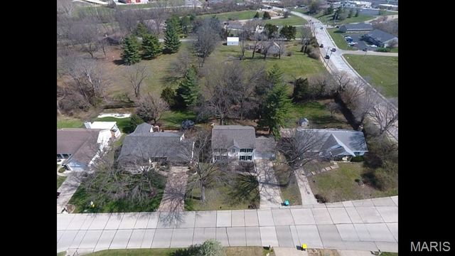 120 Hunters Pointe Drive, St Charles, MO 63304