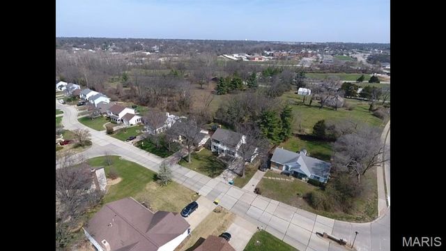 120 Hunters Pointe Drive, St Charles, MO 63304