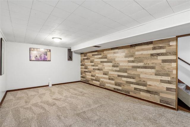 1711 34th Street NE, Cedar Rapids, IA 52402