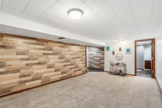 1711 34th Street NE, Cedar Rapids, IA 52402