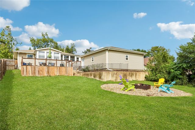 1711 34th Street NE, Cedar Rapids, IA 52402