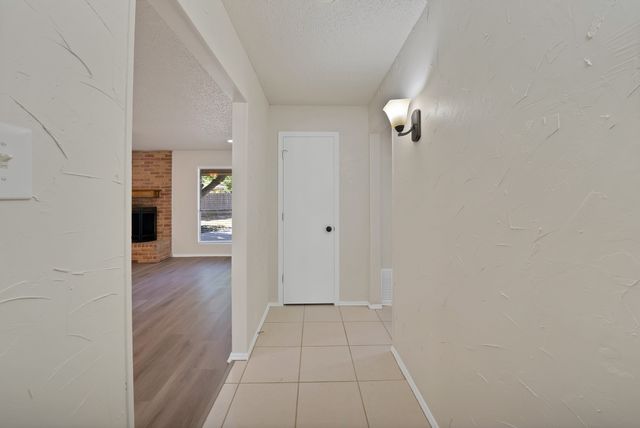 5300 Stagetrail Drive, Arlington, TX 76017