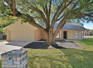 5300 Stagetrail Drive, Arlington, TX 76017