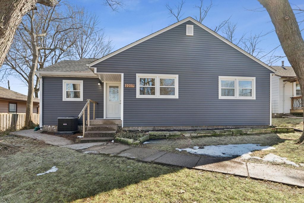 2217 W 13TH Street, Davenport, IA 52804