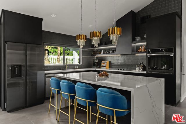 1170 E El Conquistador, Palm Springs, CA 92262