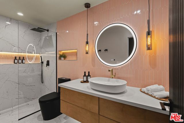 1170 E El Conquistador, Palm Springs, CA 92262