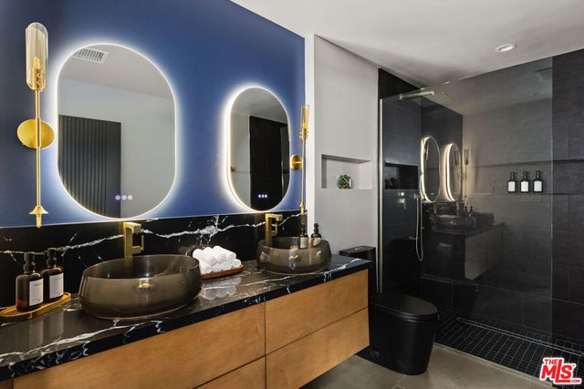 1170 E El Conquistador, Palm Springs, CA 92262