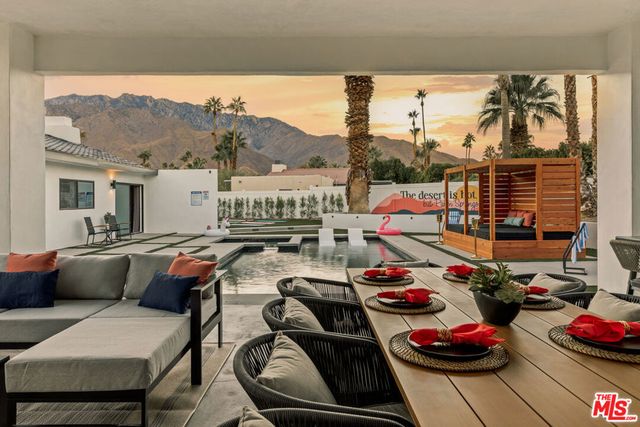 1170 E El Conquistador, Palm Springs, CA 92262