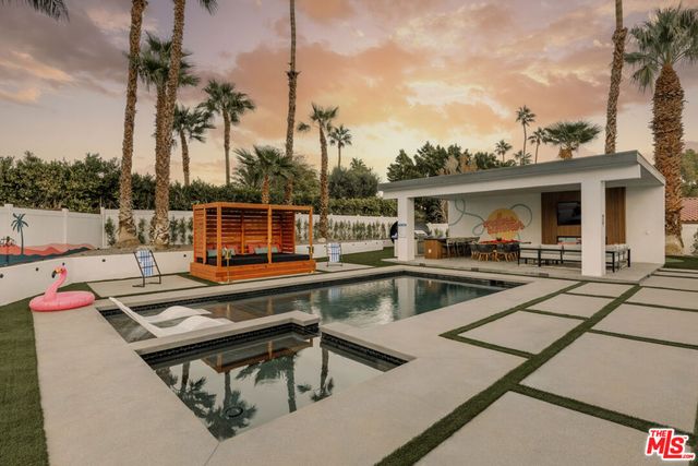1170 E El Conquistador, Palm Springs, CA 92262
