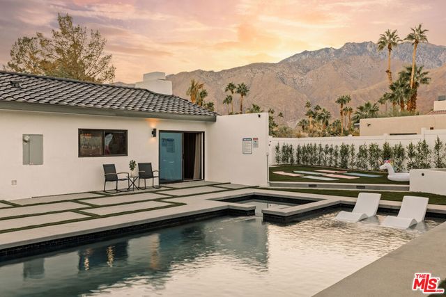 1170 E El Conquistador, Palm Springs, CA 92262