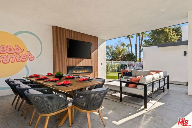 1170 E El Conquistador, Palm Springs, CA 92262